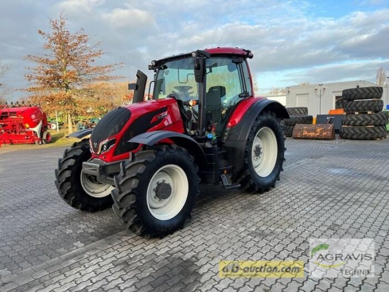 Traktor of the type Valtra N 135 H 2B1 HITECH, Gebrauchtmaschine in Calbe / Saale (Picture 1)