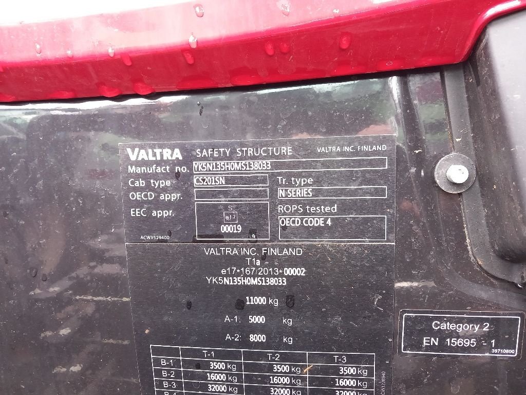 Traktor типа Valtra N 135 HITECH 5, Gebrauchtmaschine в Saint-Affrique (Фотография 5)