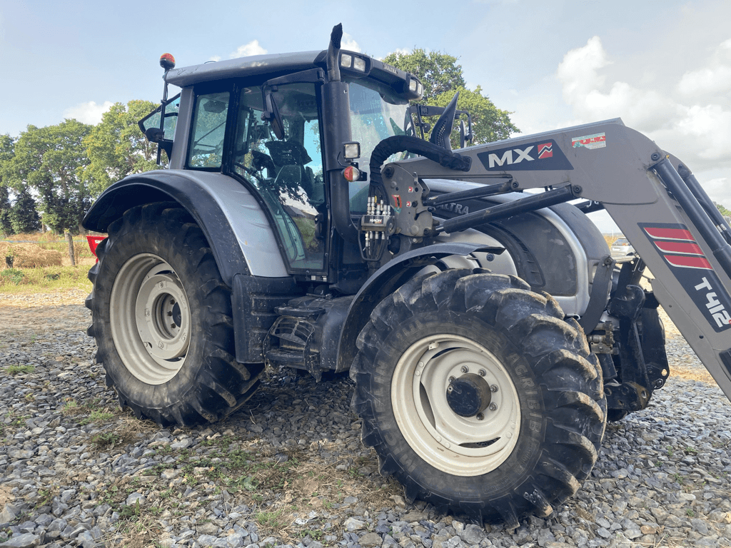 Traktor typu Valtra N 142, Gebrauchtmaschine v TREMEUR (Obrázek 1)