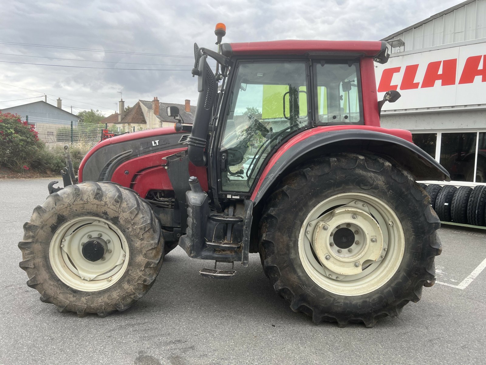 Traktor типа Valtra N 142, Gebrauchtmaschine в Gannat (Фотография 4)