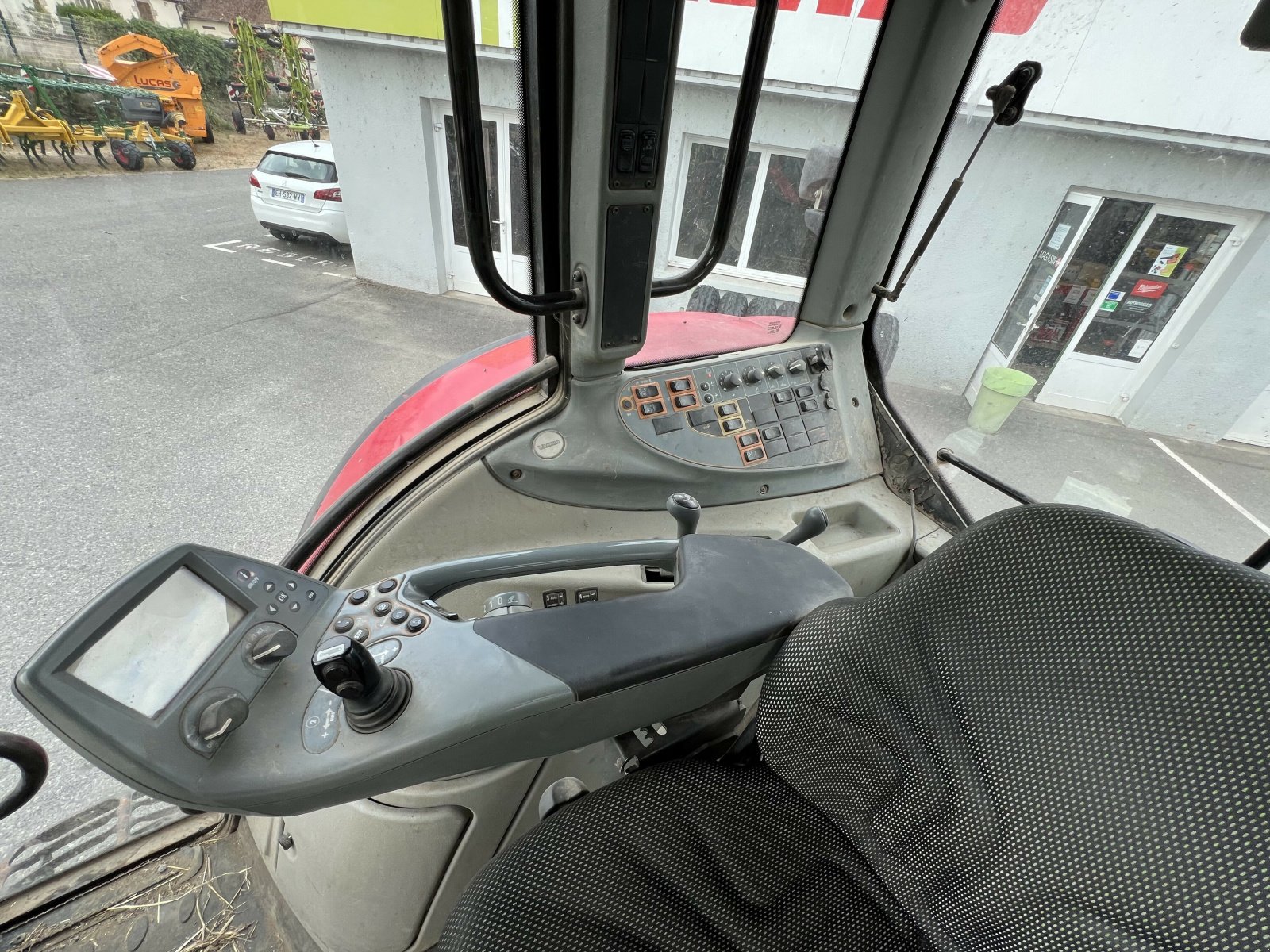 Traktor типа Valtra N 142, Gebrauchtmaschine в Gannat (Фотография 11)