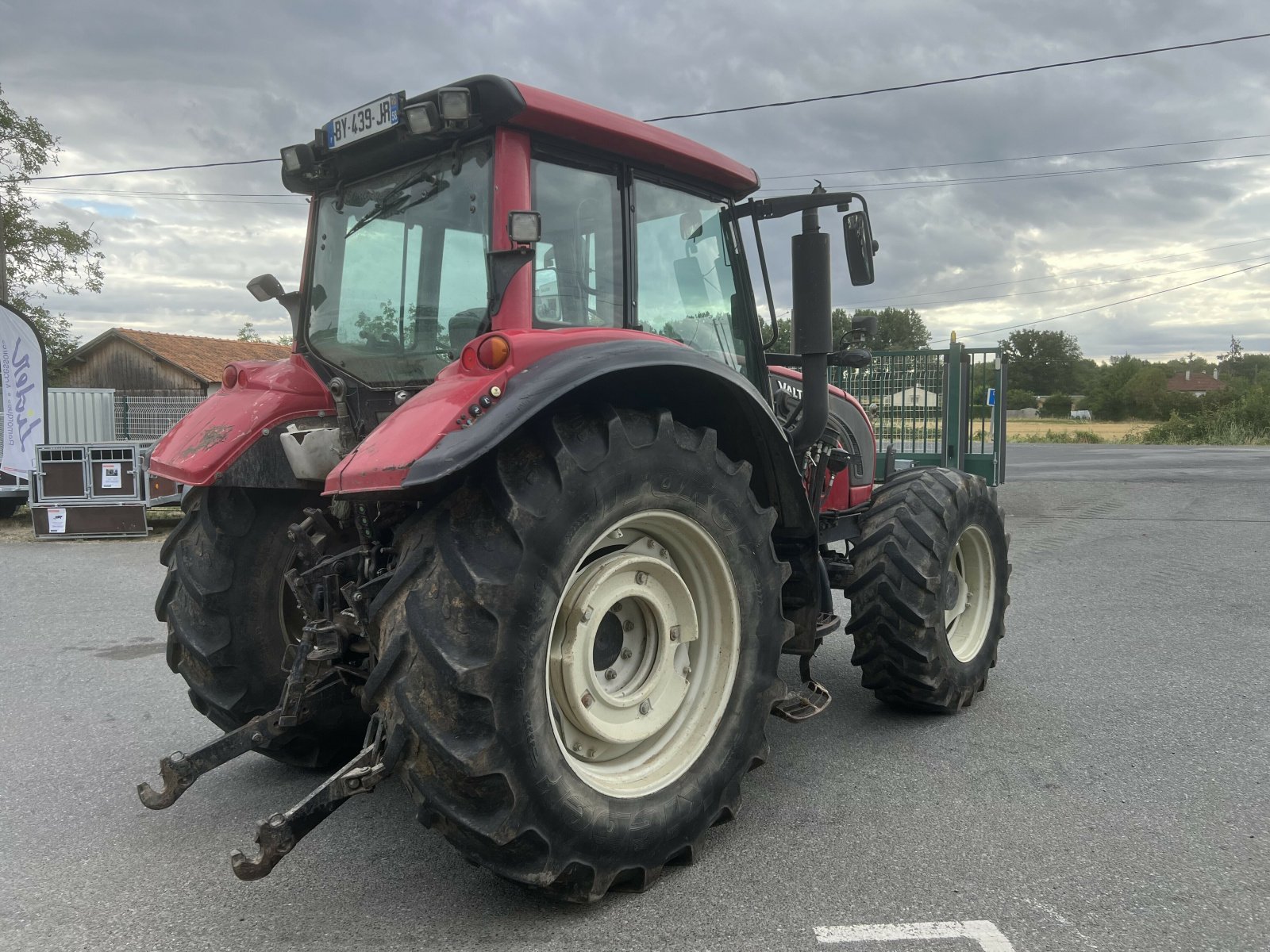 Traktor типа Valtra N 142, Gebrauchtmaschine в Gannat (Фотография 8)