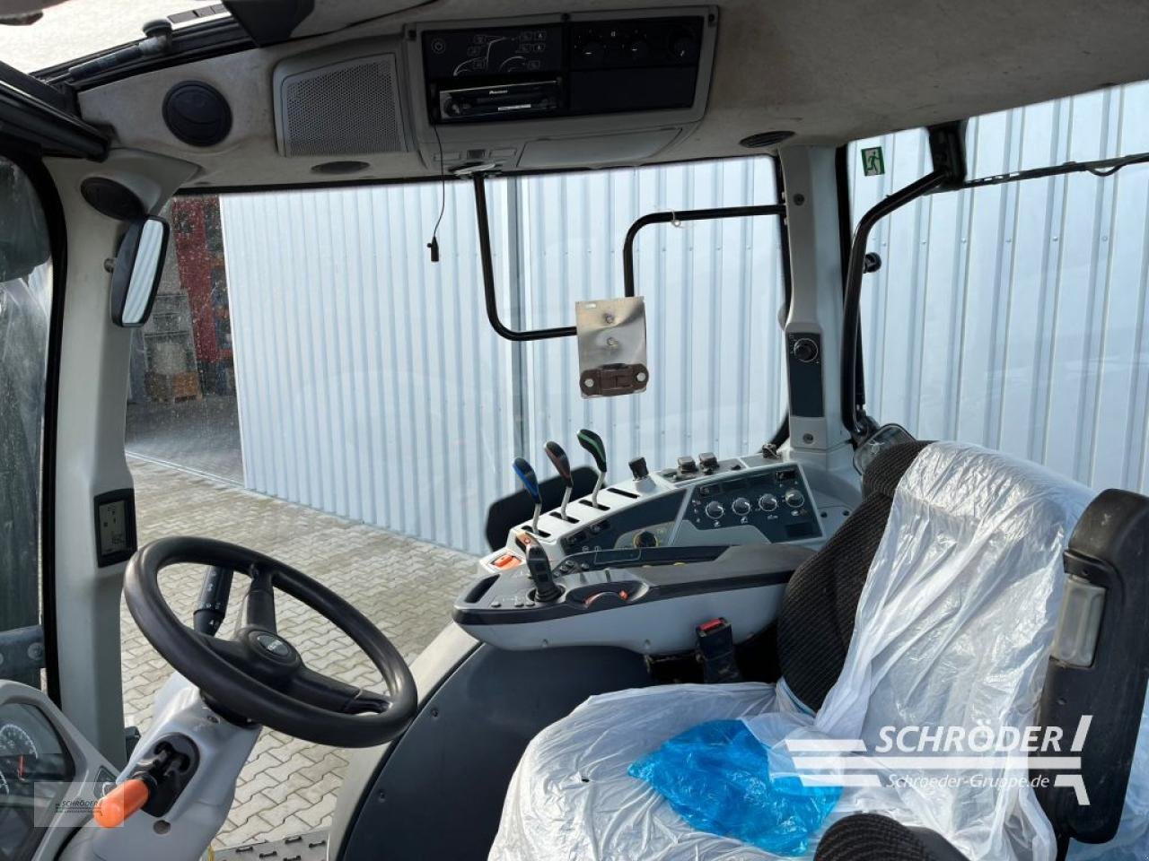 Traktor of the type Valtra N 154 EA, Gebrauchtmaschine in Scharrel (Picture 5)