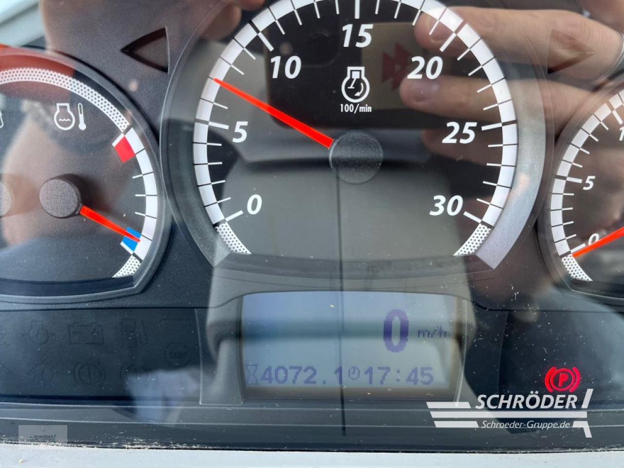 Traktor of the type Valtra N 154 EA, Gebrauchtmaschine in Scharrel (Picture 8)