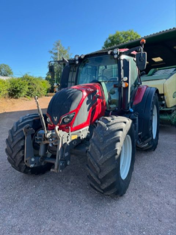 Traktor of the type Valtra N 154E ACTIVE, Gebrauchtmaschine in CHAMPLECY (Picture 1)