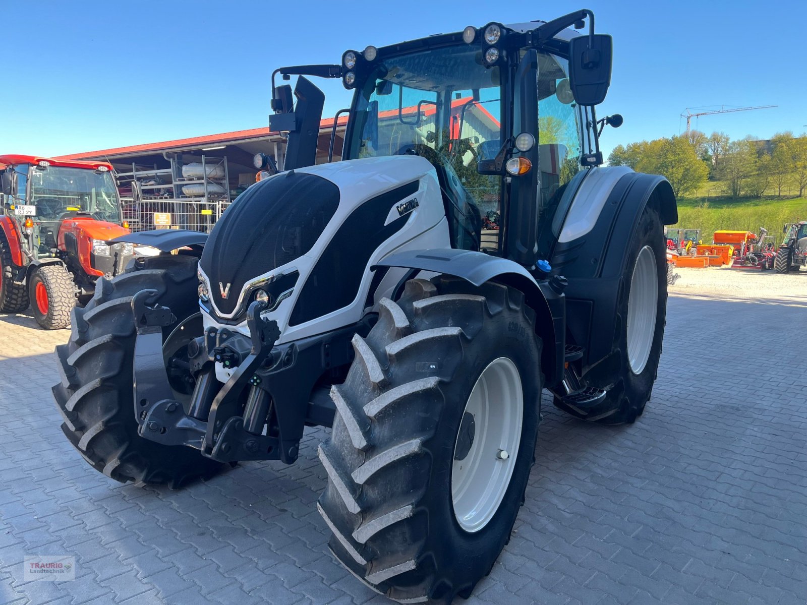 Traktor tipa Valtra N 155 A, Neumaschine u Mainburg/Wambach (Slika 1)