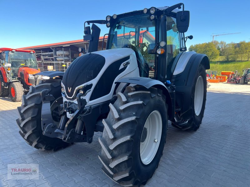 Traktor tipa Valtra N 155 A, Neumaschine u Mainburg/Wambach