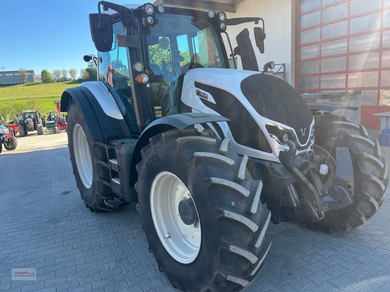 Traktor tipa Valtra N 155 A, Neumaschine u Mainburg/Wambach (Slika 2)