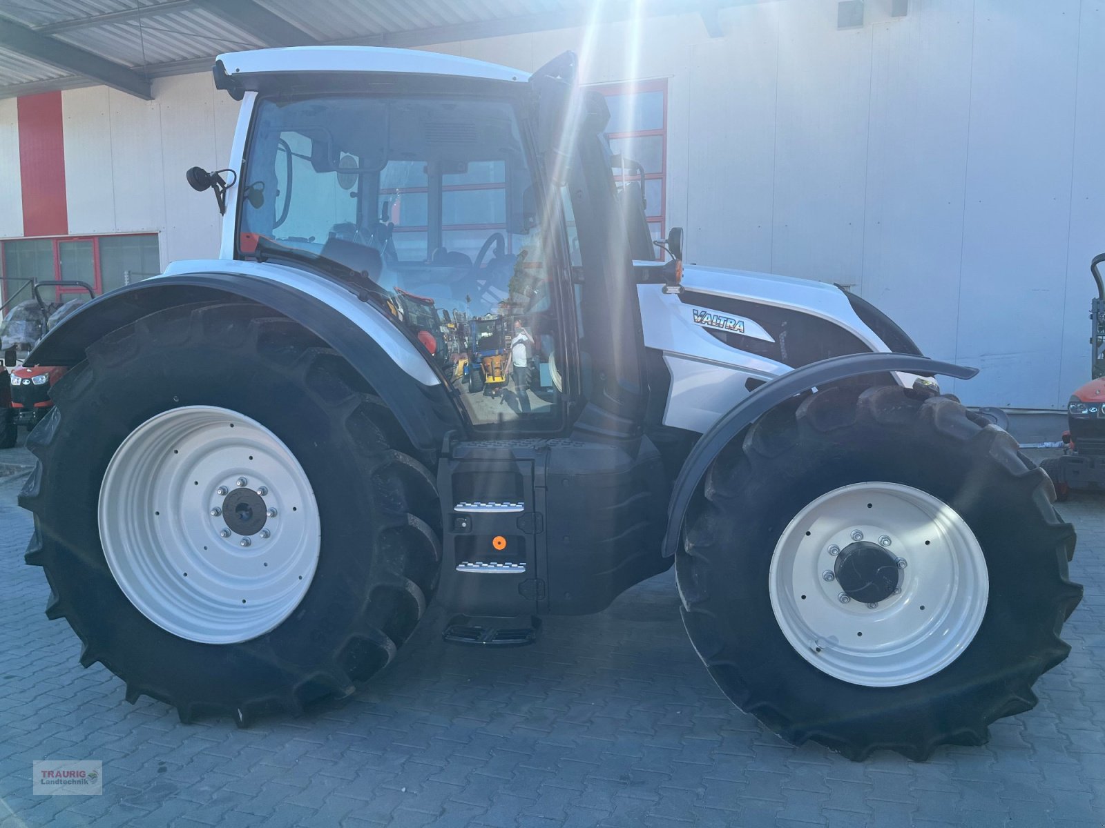 Traktor tipa Valtra N 155 A, Neumaschine u Mainburg/Wambach (Slika 7)