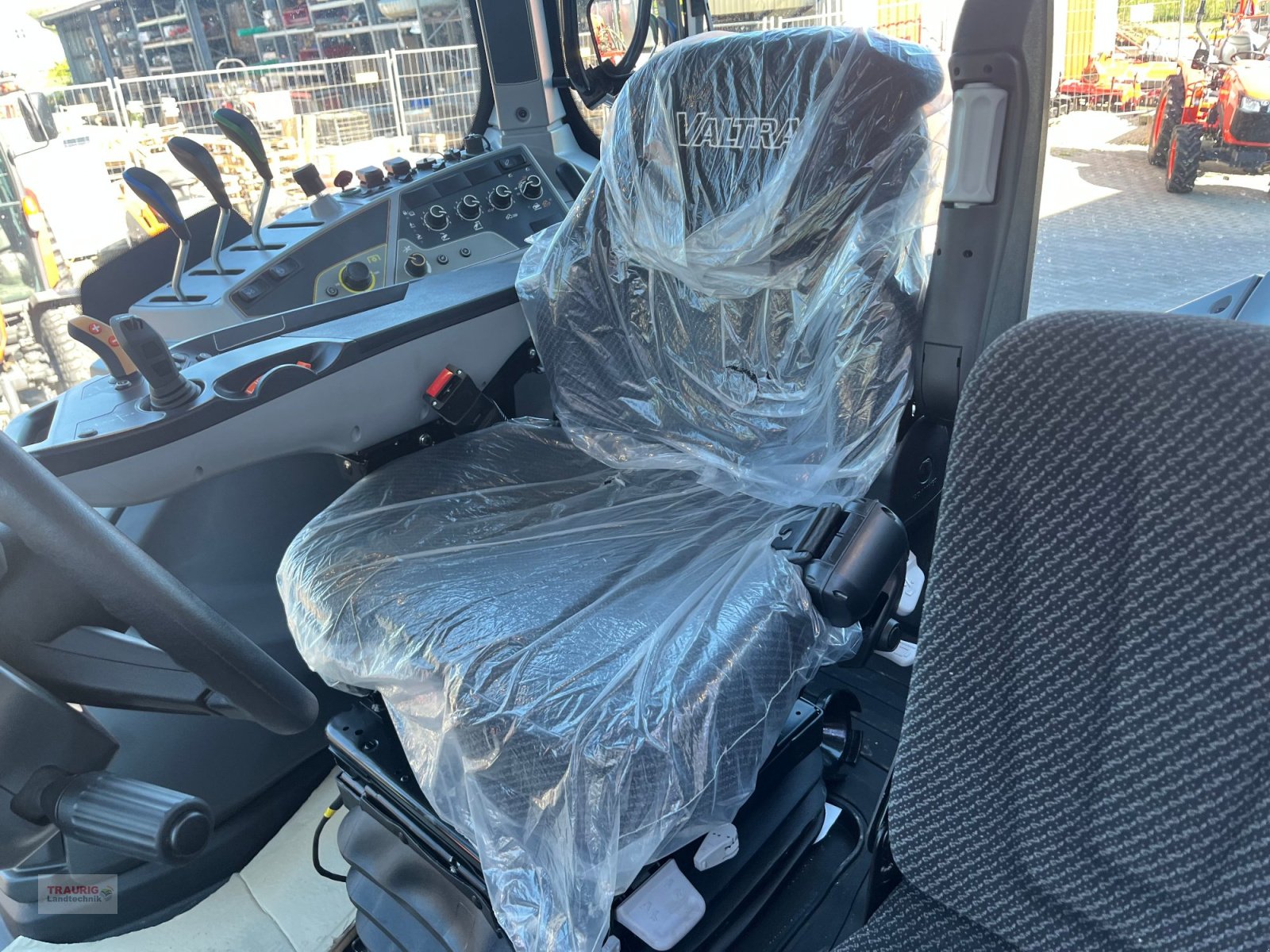 Traktor tipa Valtra N 155 A, Neumaschine u Mainburg/Wambach (Slika 11)