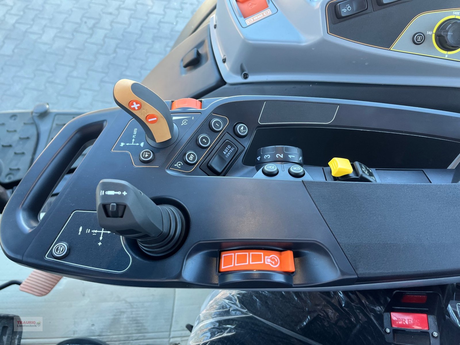 Traktor tipa Valtra N 155 A, Neumaschine u Mainburg/Wambach (Slika 14)