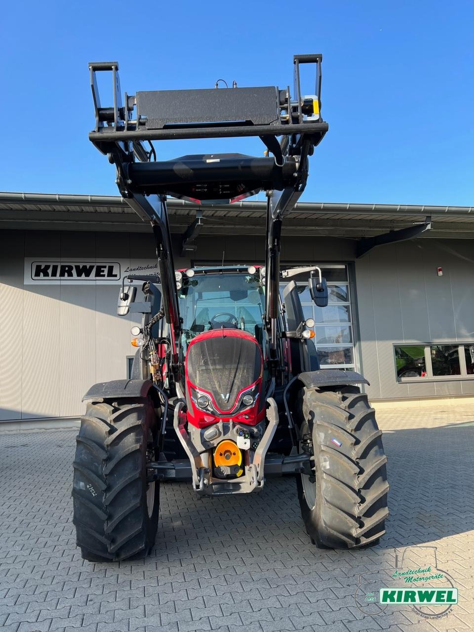 Traktor des Typs Valtra N 155 Active, Neumaschine in Blankenheim (Bild 7)