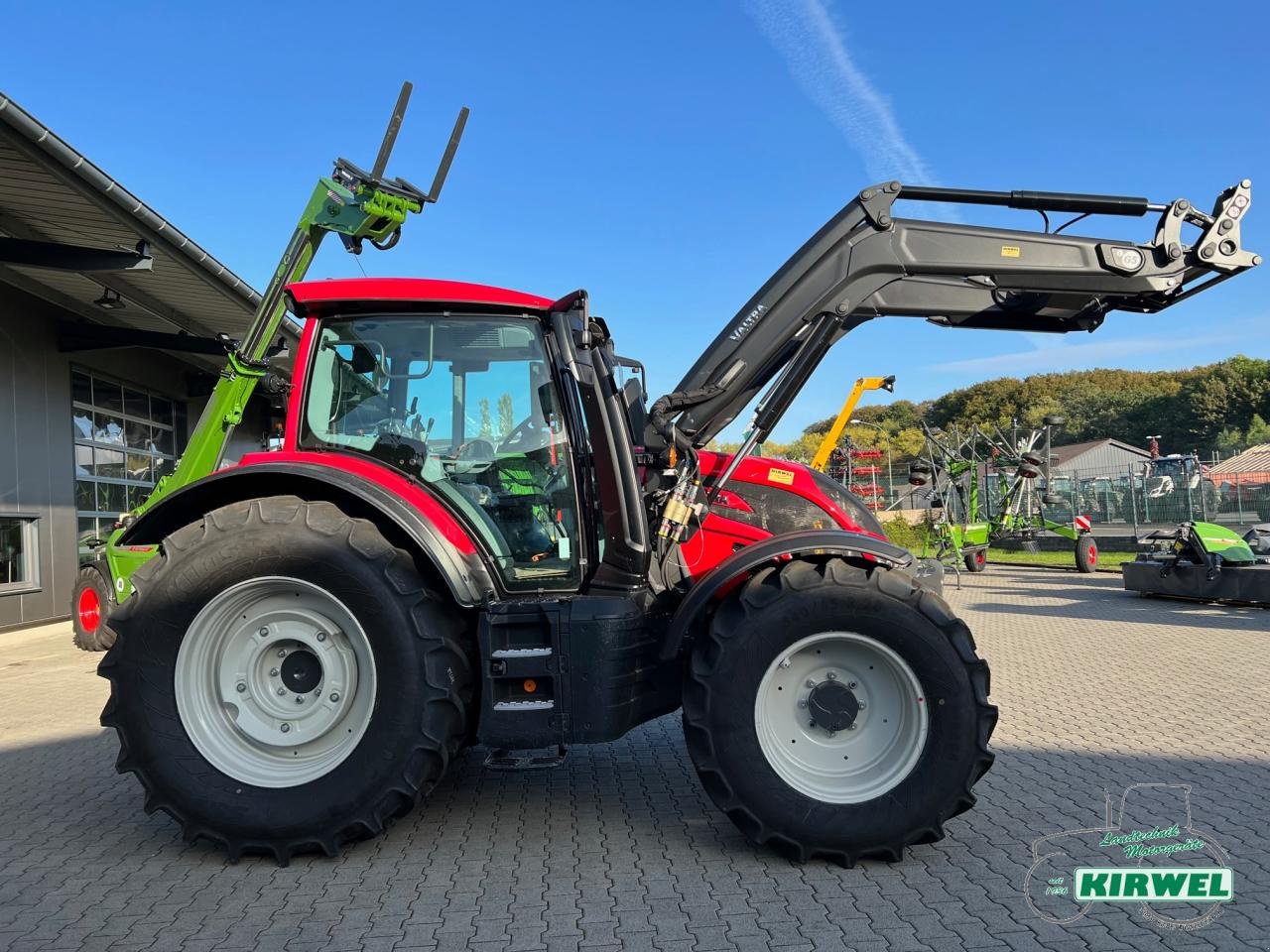 Traktor des Typs Valtra N 155 Active, Neumaschine in Blankenheim (Bild 8)