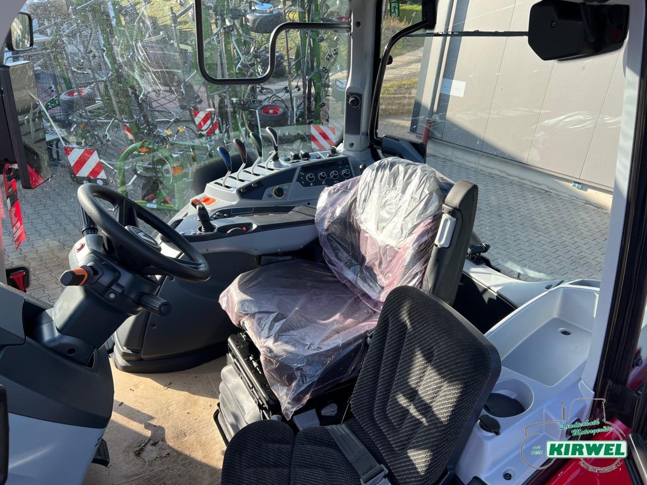 Traktor des Typs Valtra N 155 Active, Neumaschine in Blankenheim (Bild 10)