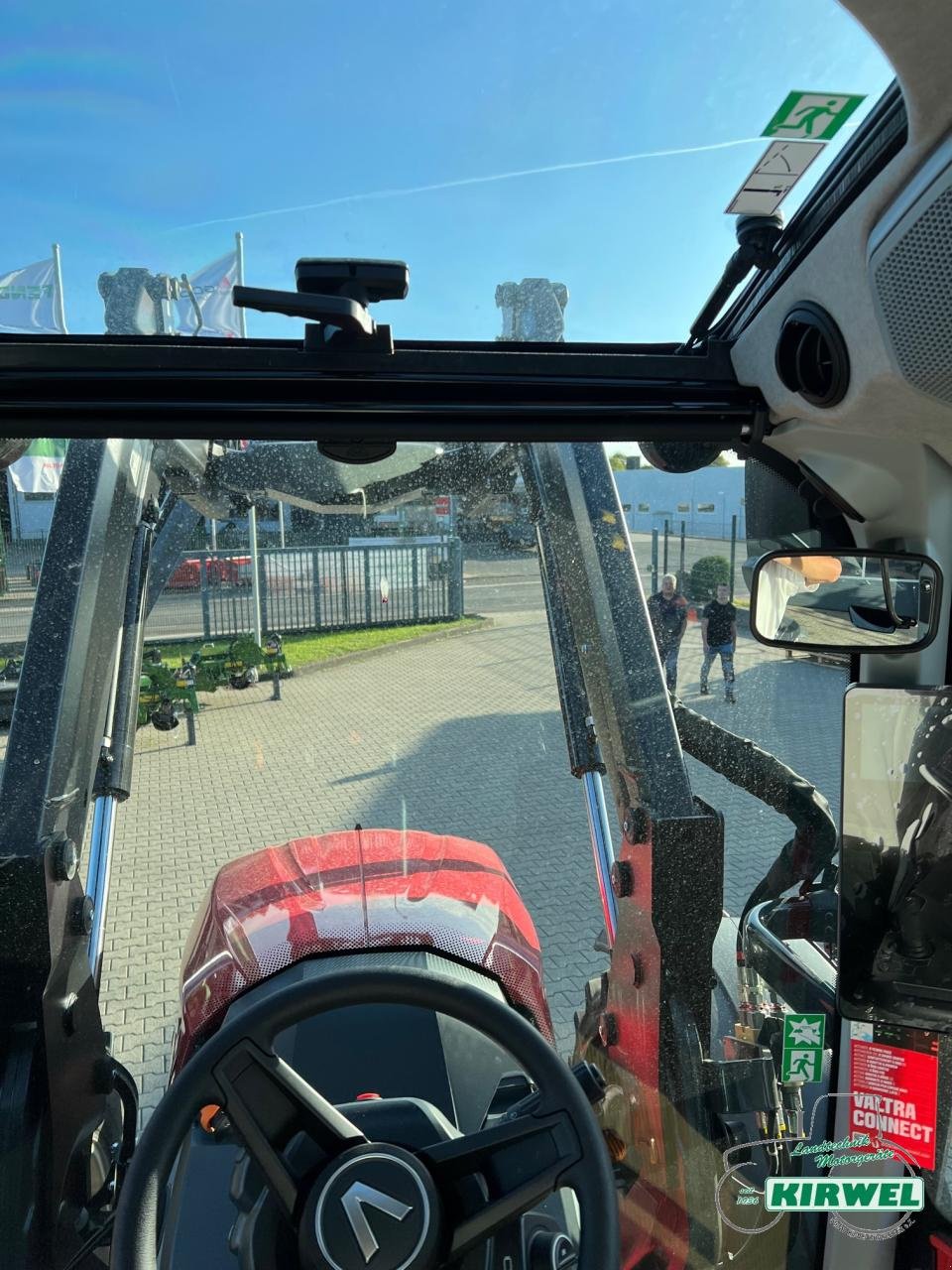 Traktor des Typs Valtra N 155 Active, Neumaschine in Blankenheim (Bild 11)