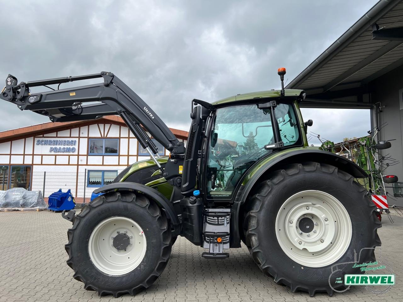 Traktor des Typs Valtra N 155 Active, Neumaschine in Blankenheim (Bild 5)