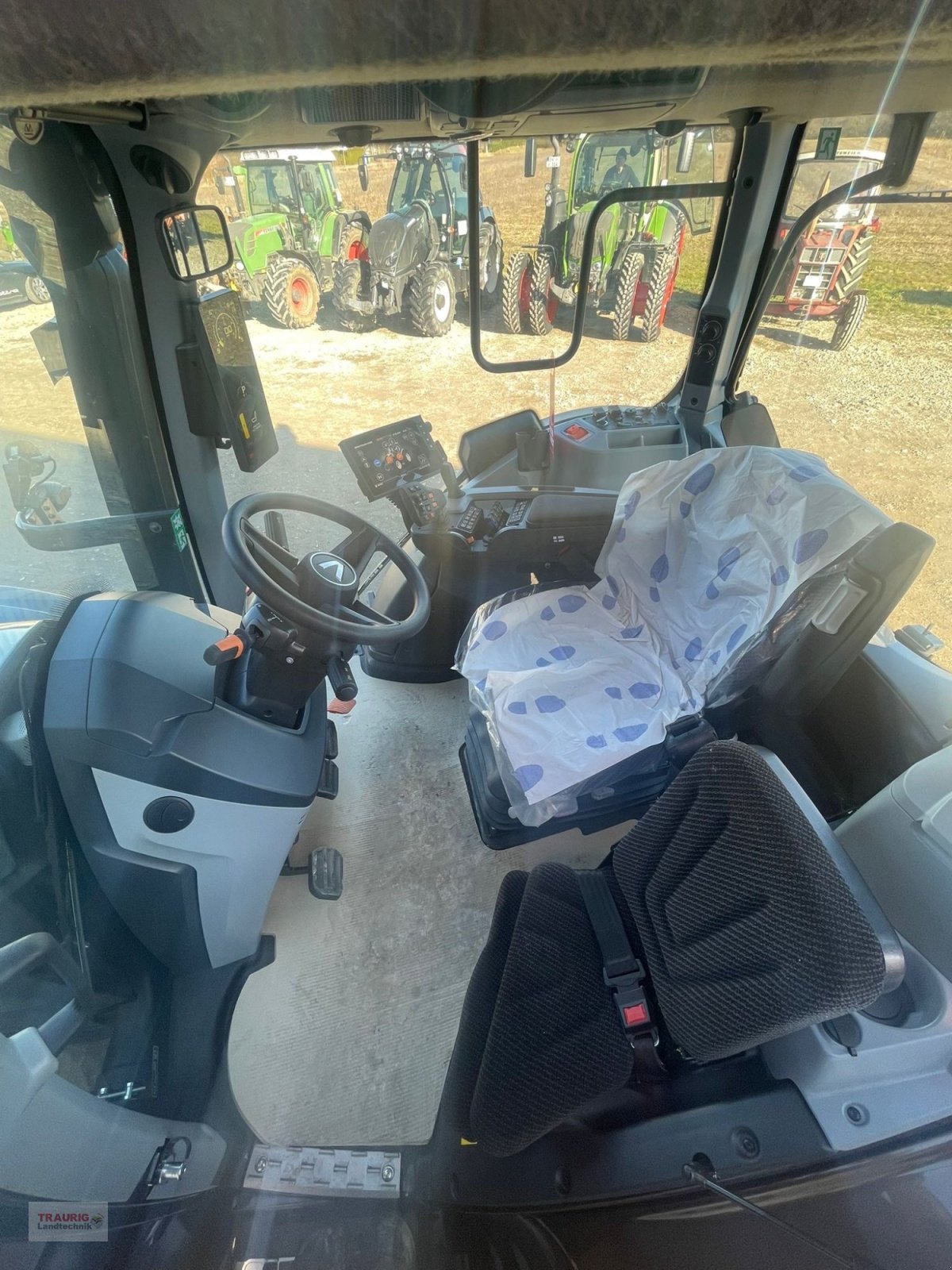 Traktor typu Valtra N 155 D, Neumaschine v Mainburg/Wambach (Obrázek 14)