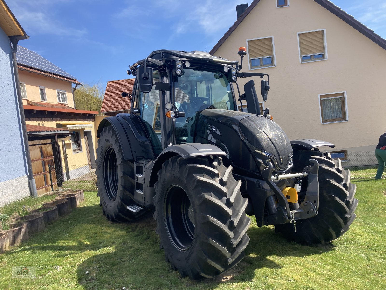 Traktor des Typs Valtra N 155 EA Forst Rüfa, Neumaschine in Bodenwöhr/ Taxöldern (Bild 1)