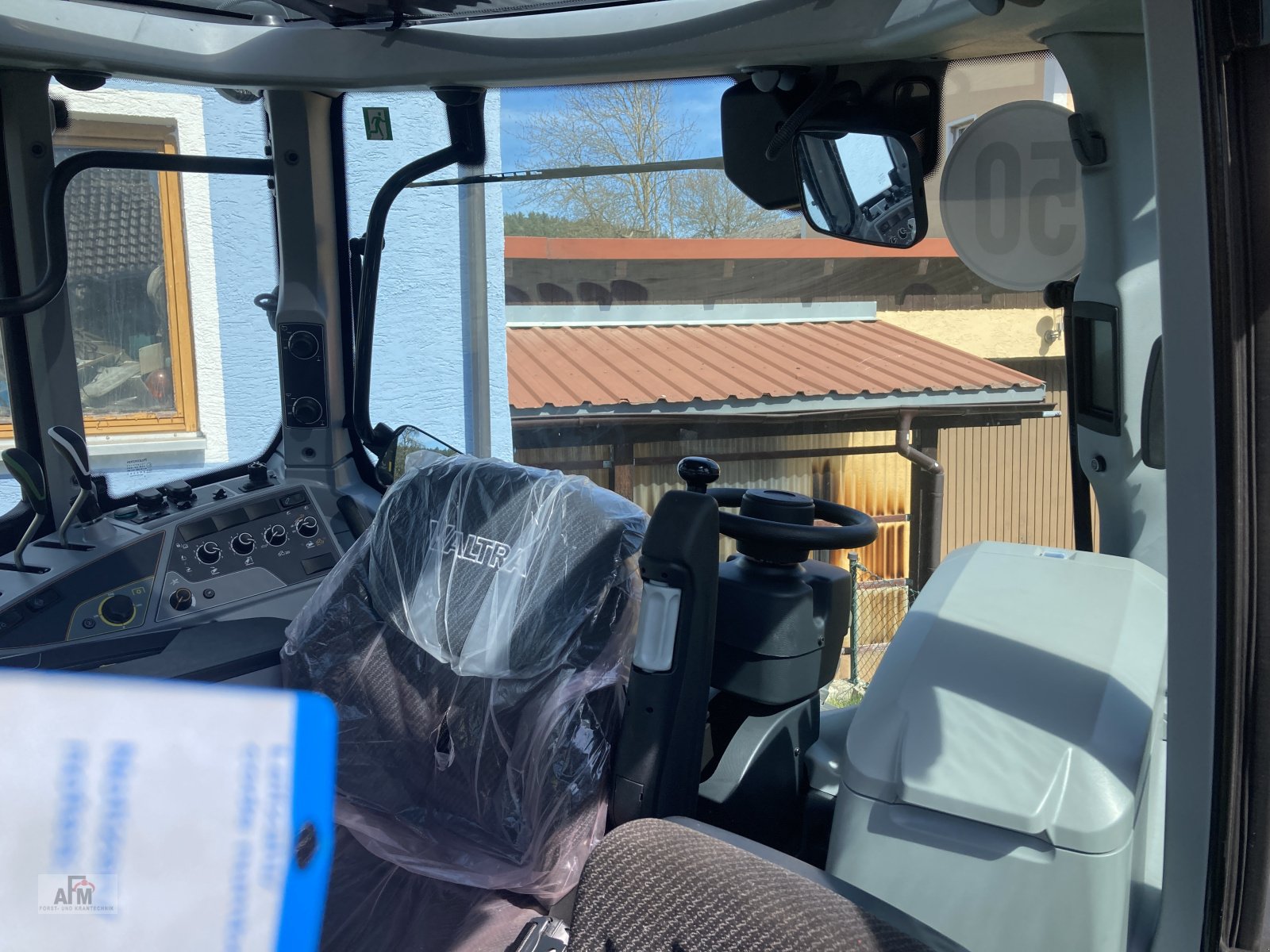 Traktor des Typs Valtra N 155 EA Forst Rüfa, Neumaschine in Bodenwöhr/ Taxöldern (Bild 5)