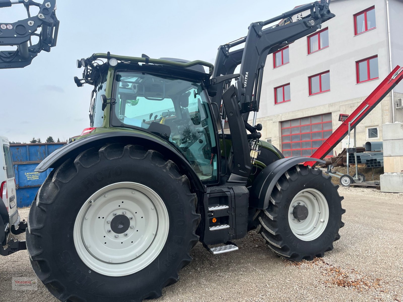 Traktor typu Valtra N 155 Rüfa und Forstkabine, FL, Neumaschine v Mainburg/Wambach (Obrázek 12)