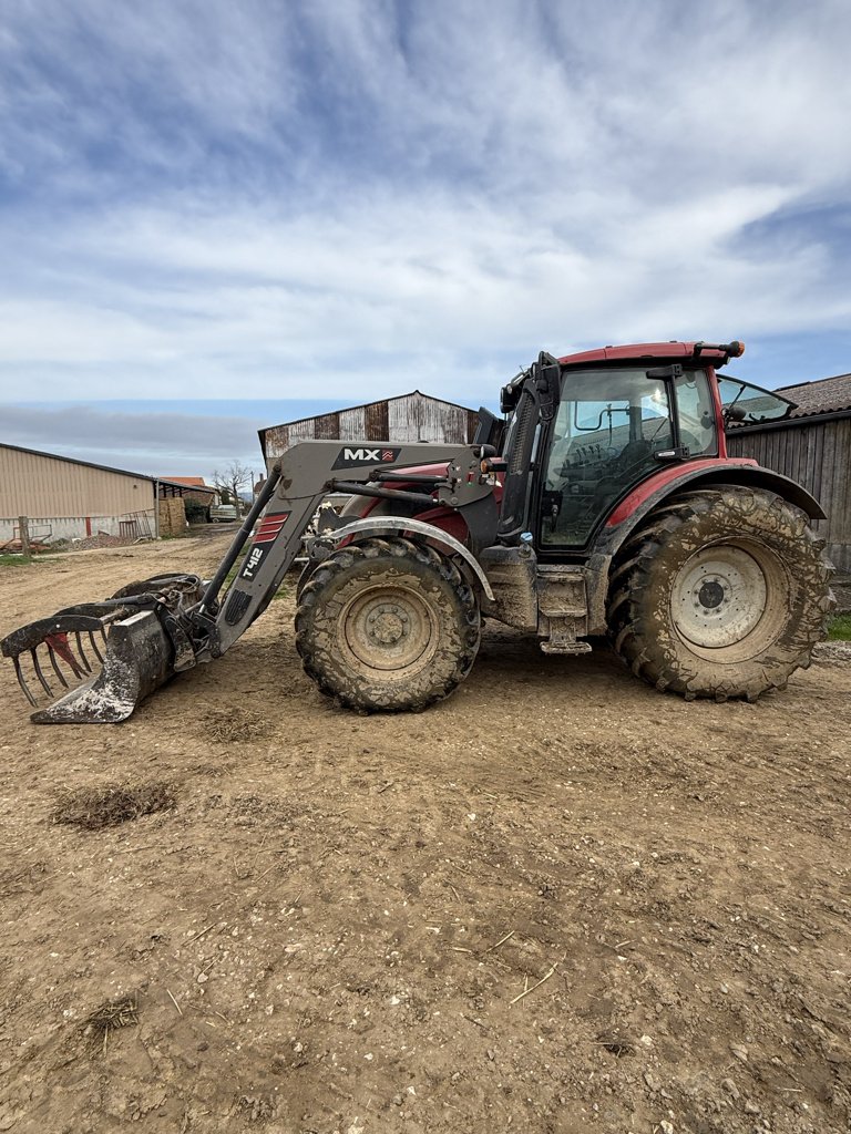 Traktor typu Valtra N 155, Gebrauchtmaschine w LACAPELLE-MARIVAL (Zdjęcie 2)
