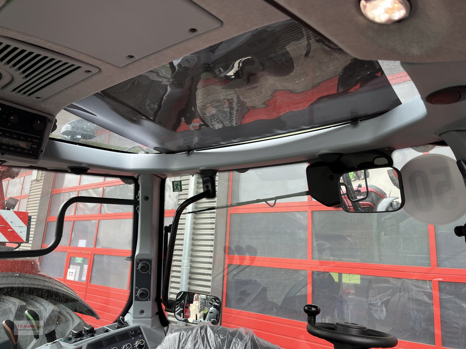 Traktor des Typs Valtra N 155D Forst m. Rüfa, Neumaschine in Mainburg/Wambach (Bild 2)