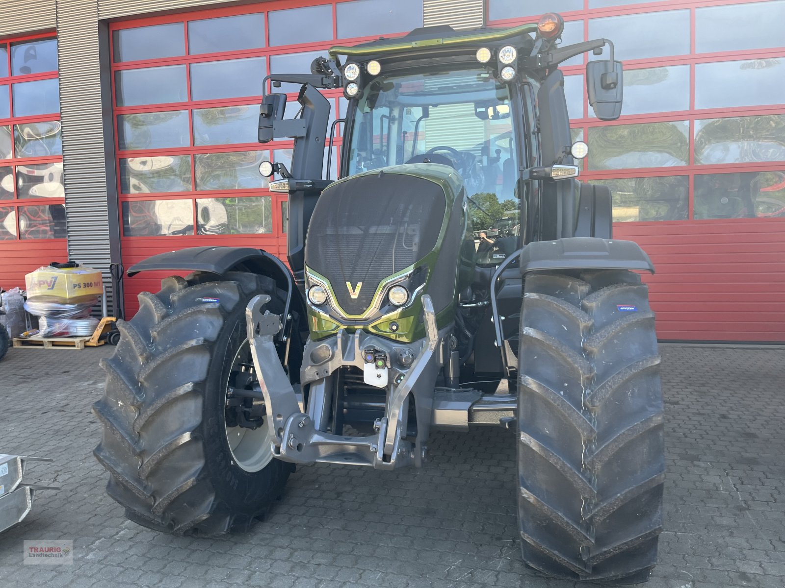Traktor des Typs Valtra N 155D Forst m. Rüfa, Neumaschine in Mainburg/Wambach (Bild 8)