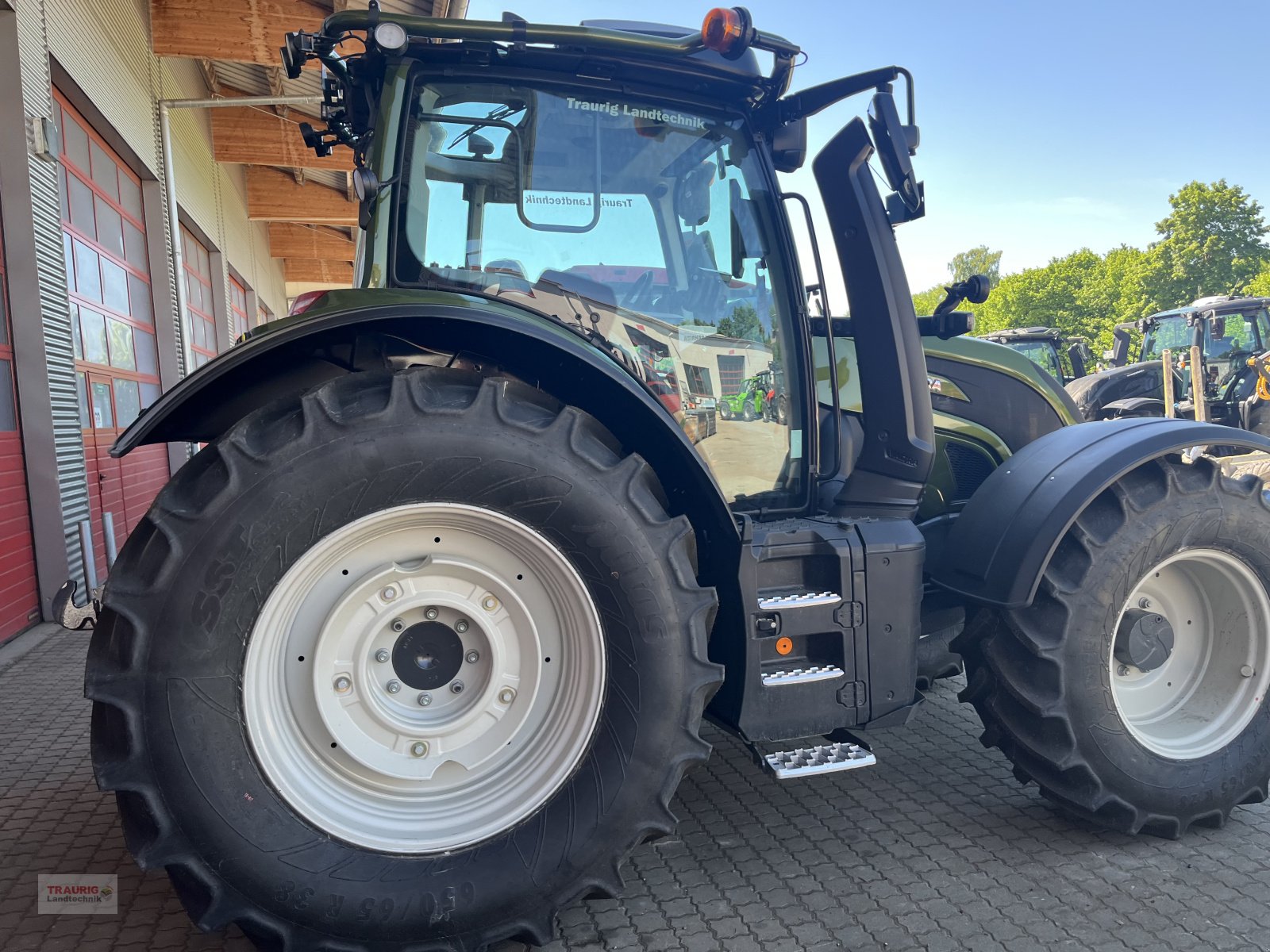 Traktor des Typs Valtra N 155D Forst m. Rüfa, Neumaschine in Mainburg/Wambach (Bild 9)