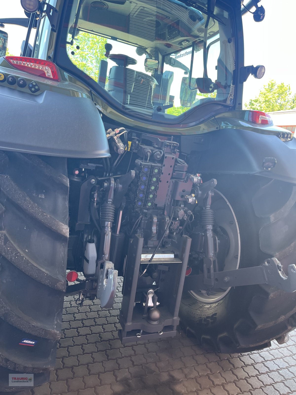 Traktor des Typs Valtra N 155D Forst m. Rüfa, Neumaschine in Mainburg/Wambach (Bild 12)