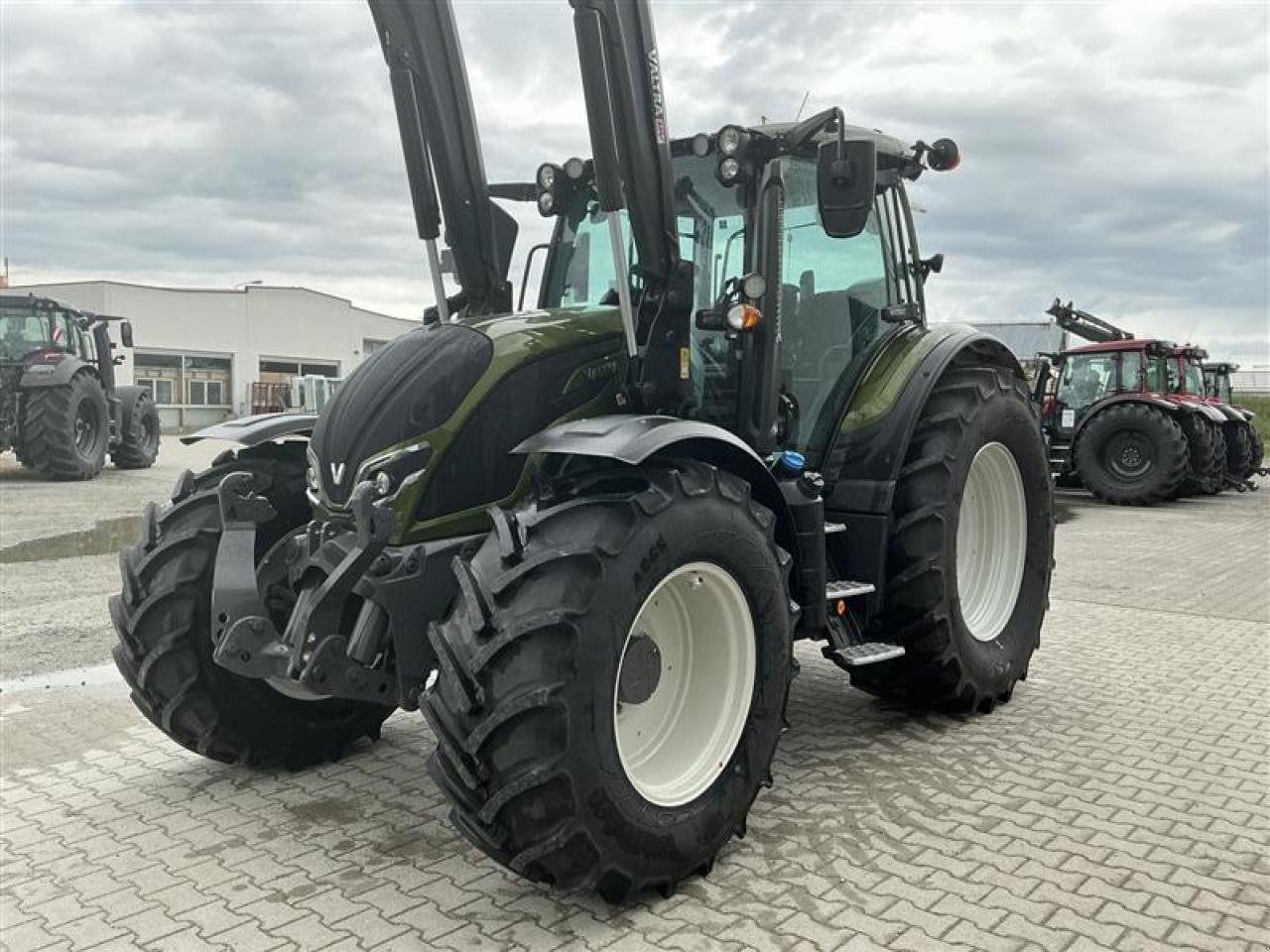 Traktor типа Valtra N 155e D 2B1 FL, Gebrauchtmaschine в Ampfing (Фотография 1)