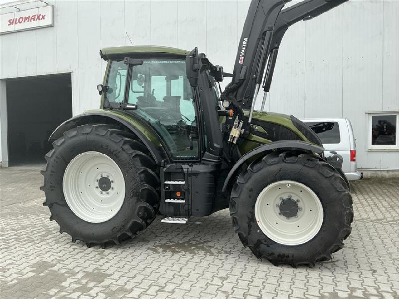 Traktor типа Valtra N 155e D 2B1 FL, Gebrauchtmaschine в Ampfing (Фотография 2)