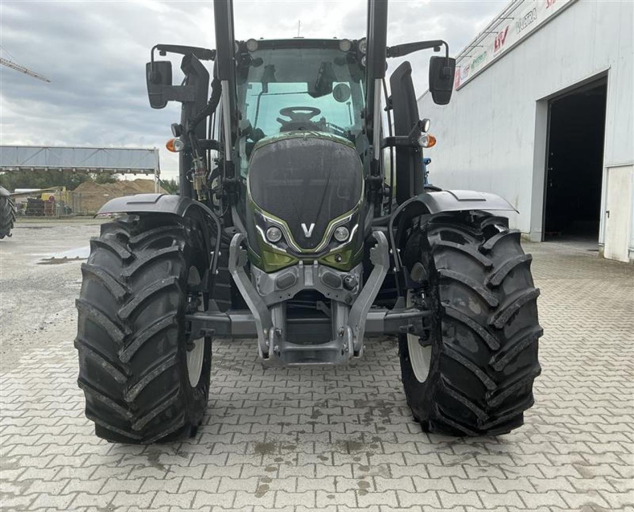 Traktor типа Valtra N 155e D 2B1 FL, Gebrauchtmaschine в Ampfing (Фотография 3)