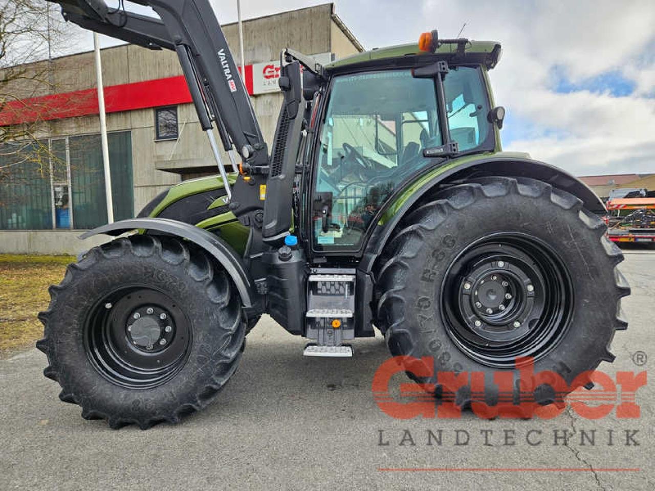 Traktor of the type Valtra N 155e D 2B1 FL, Gebrauchtmaschine in Ampfing (Picture 11)