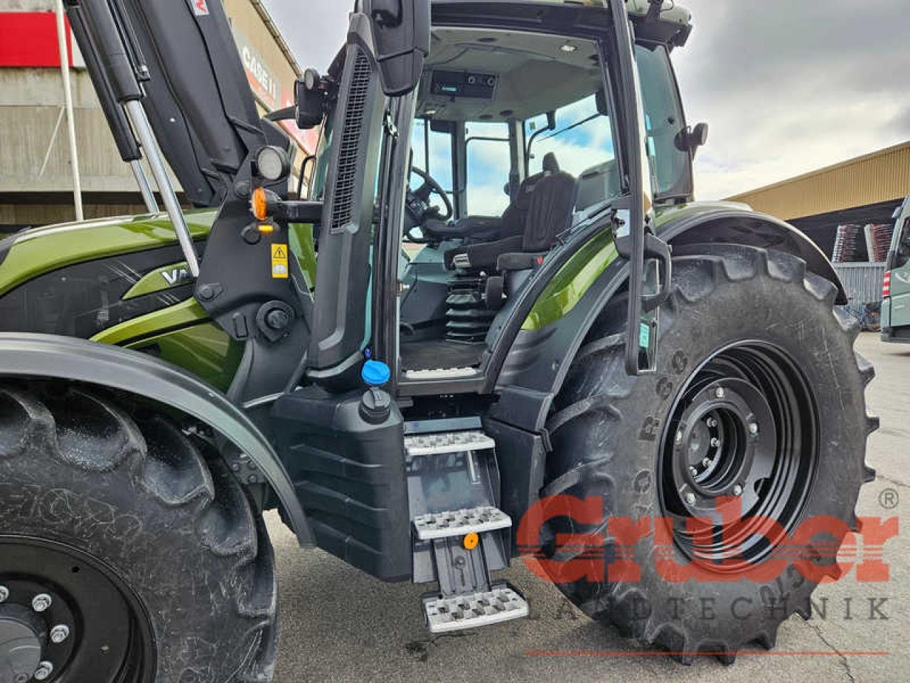 Traktor of the type Valtra N 155e D 2B1 FL, Gebrauchtmaschine in Ampfing (Picture 15)