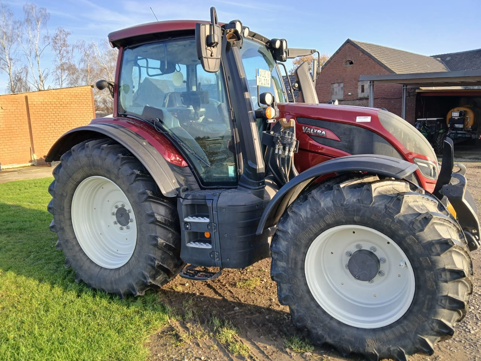 Traktor des Typs Valtra N 174 direct, Gebrauchtmaschine in Donaueschingen (Bild 4)