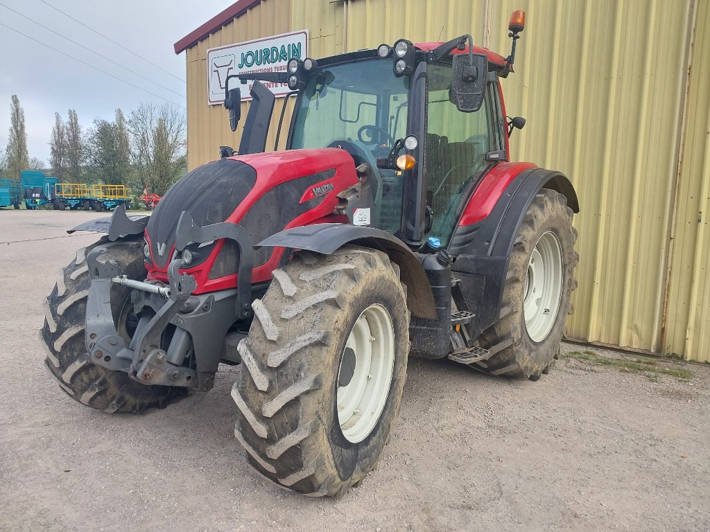 Traktor del tipo Valtra N 174, Gebrauchtmaschine In MANDRES-SUR-VAIR (Immagine 1)
