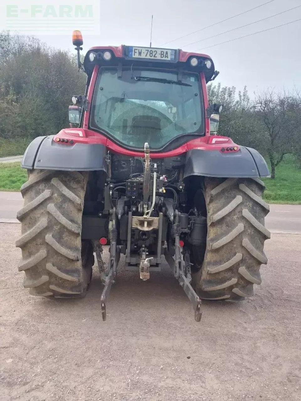 Traktor типа Valtra n 174, Gebrauchtmaschine в CHAUVONCOURT (Фотография 5)
