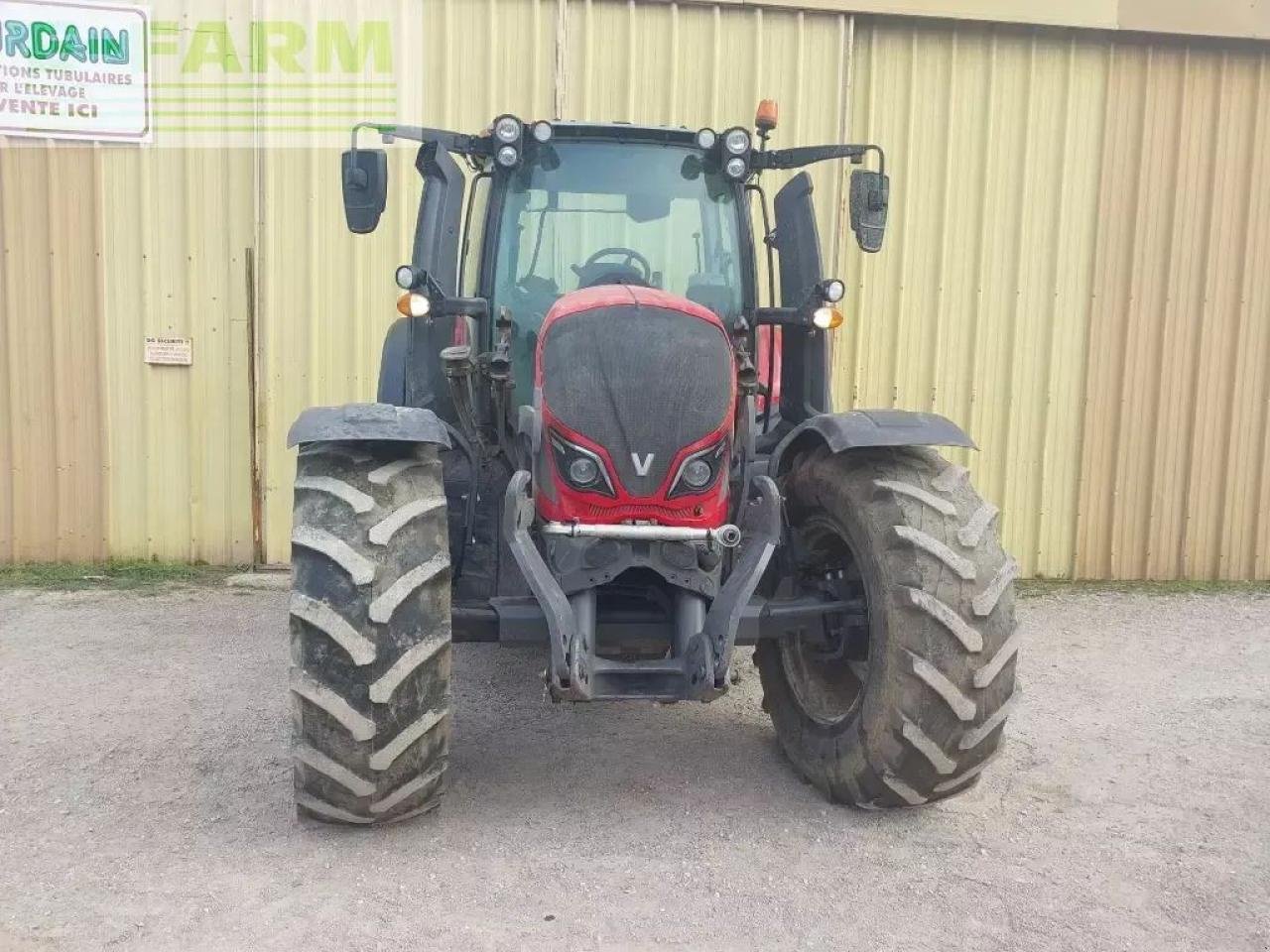 Traktor van het type Valtra n 174, Gebrauchtmaschine in CHAUVONCOURT (Foto 4)