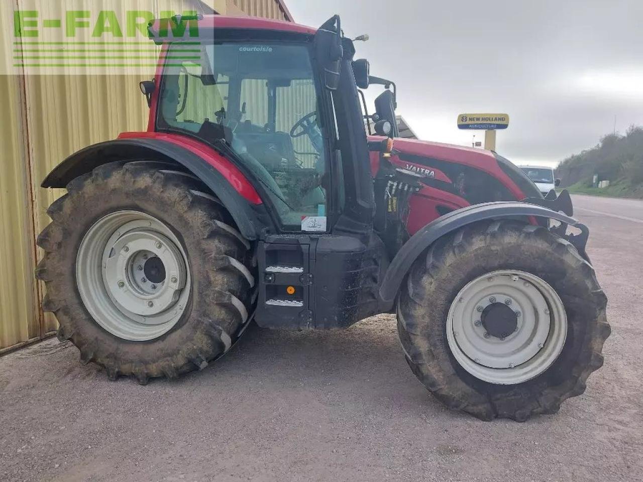 Traktor tip Valtra n 174, Gebrauchtmaschine in CHAUVONCOURT (Poză 3)