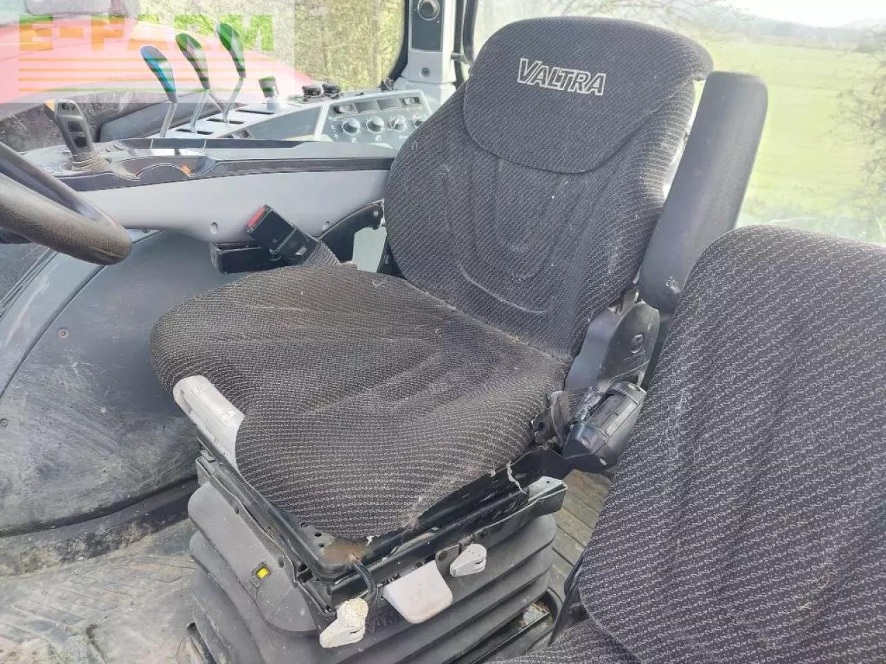 Traktor tip Valtra n 174, Gebrauchtmaschine in CHAUVONCOURT (Poză 9)