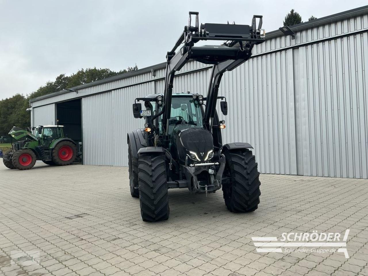 Traktor des Typs Valtra N 175 A, Neumaschine in Holdorf (Bild 4)