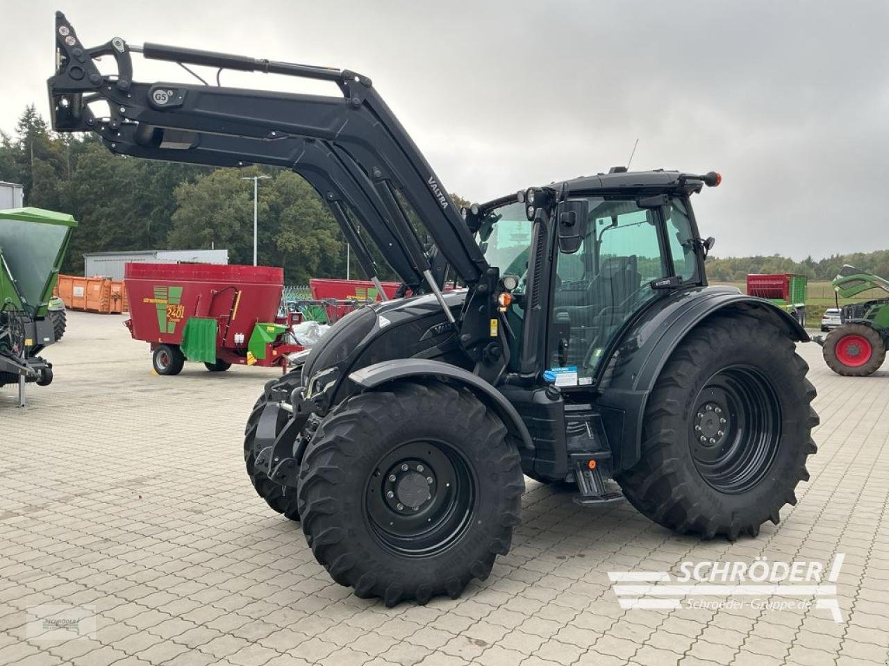 Traktor des Typs Valtra N 175 A, Neumaschine in Holdorf (Bild 8)