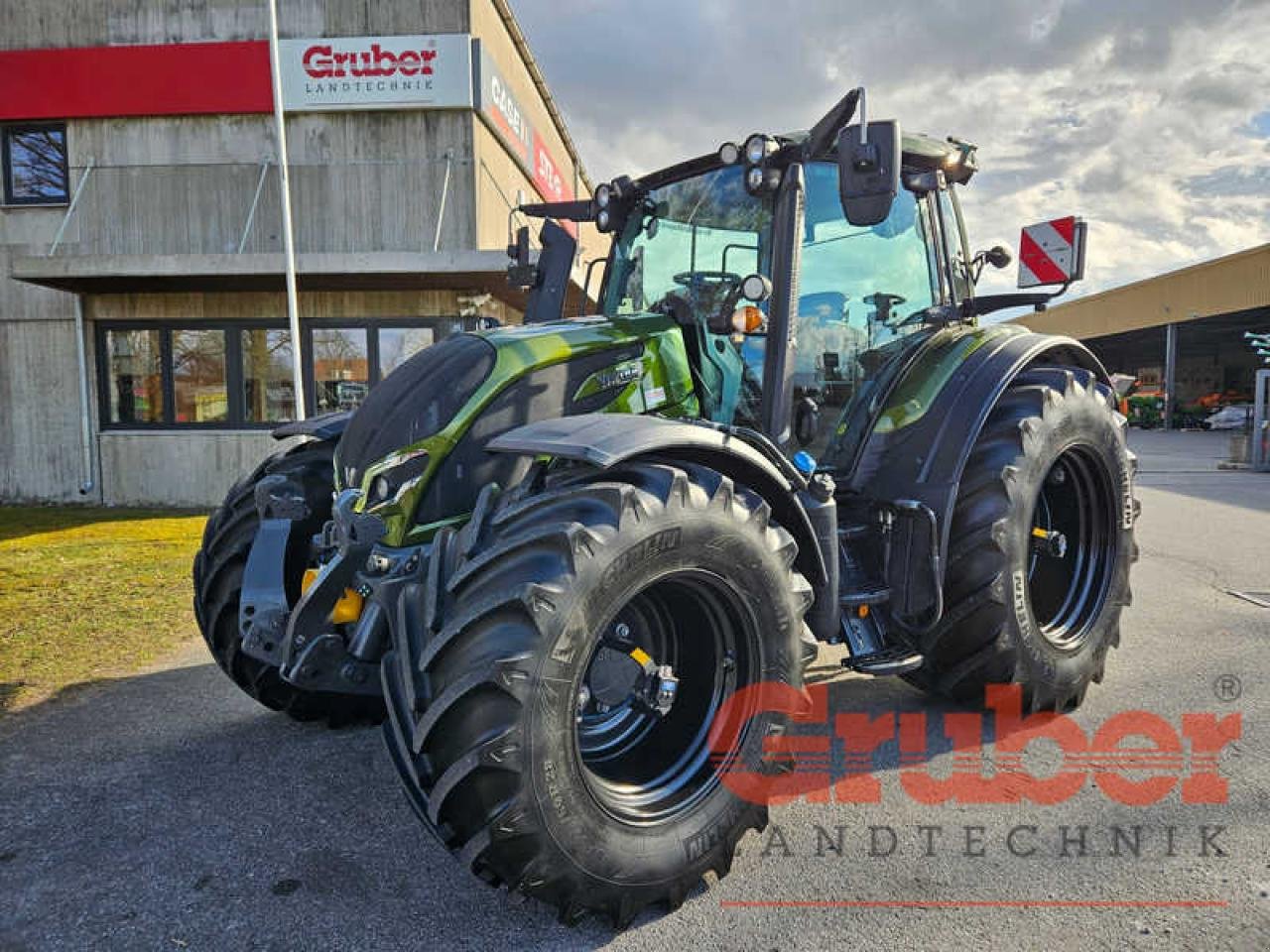 Traktor typu Valtra N 175 D 2B1, Gebrauchtmaschine w Ampfing (Zdjęcie 1)