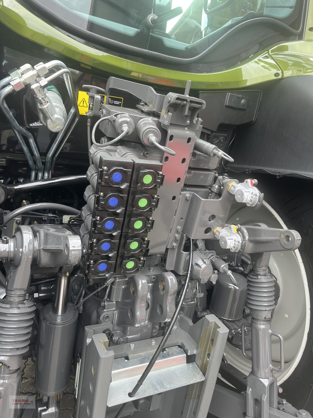 Traktor του τύπου Valtra N 175 D Forst, Neumaschine σε Mainburg/Wambach (Φωτογραφία 3)