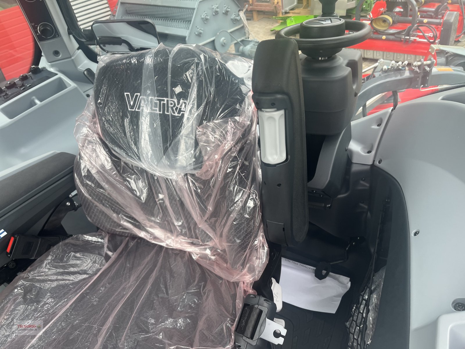 Traktor του τύπου Valtra N 175 D Forst, Neumaschine σε Mainburg/Wambach (Φωτογραφία 4)