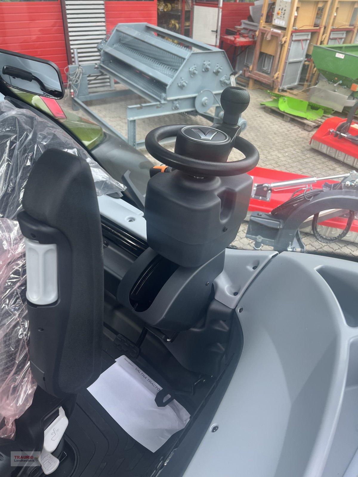 Traktor του τύπου Valtra N 175 D Forst, Neumaschine σε Mainburg/Wambach (Φωτογραφία 5)