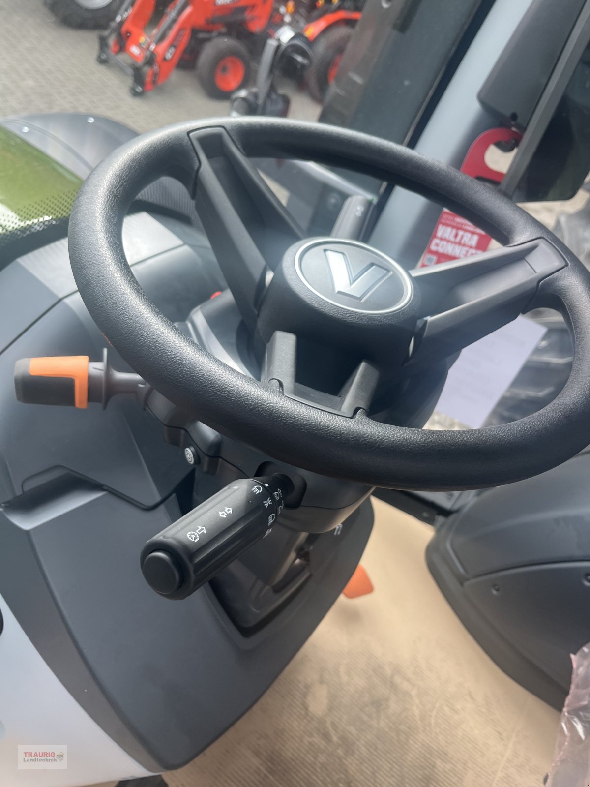 Traktor του τύπου Valtra N 175 D Forst, Neumaschine σε Mainburg/Wambach (Φωτογραφία 7)