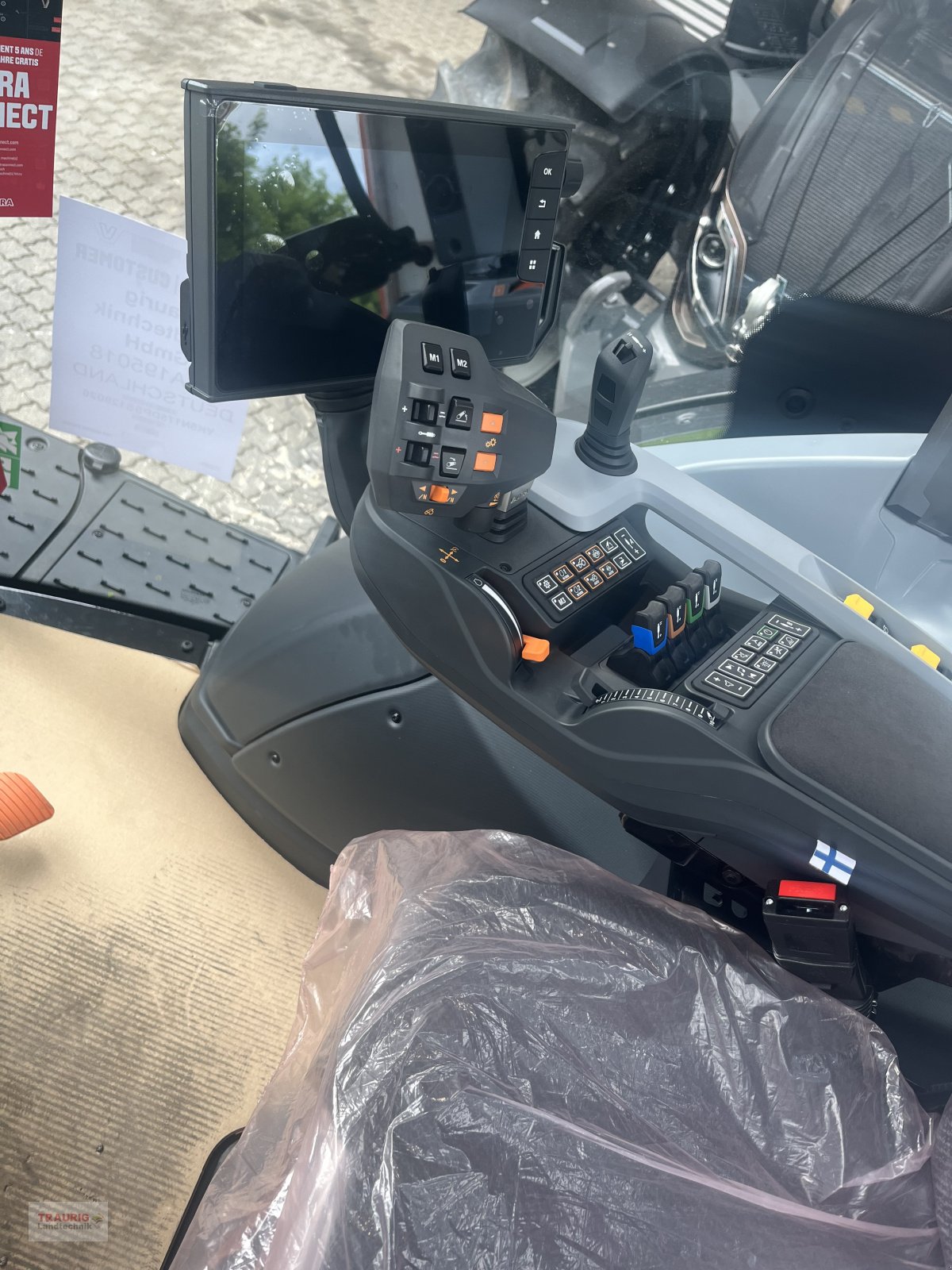 Traktor του τύπου Valtra N 175 D Forst, Neumaschine σε Mainburg/Wambach (Φωτογραφία 8)