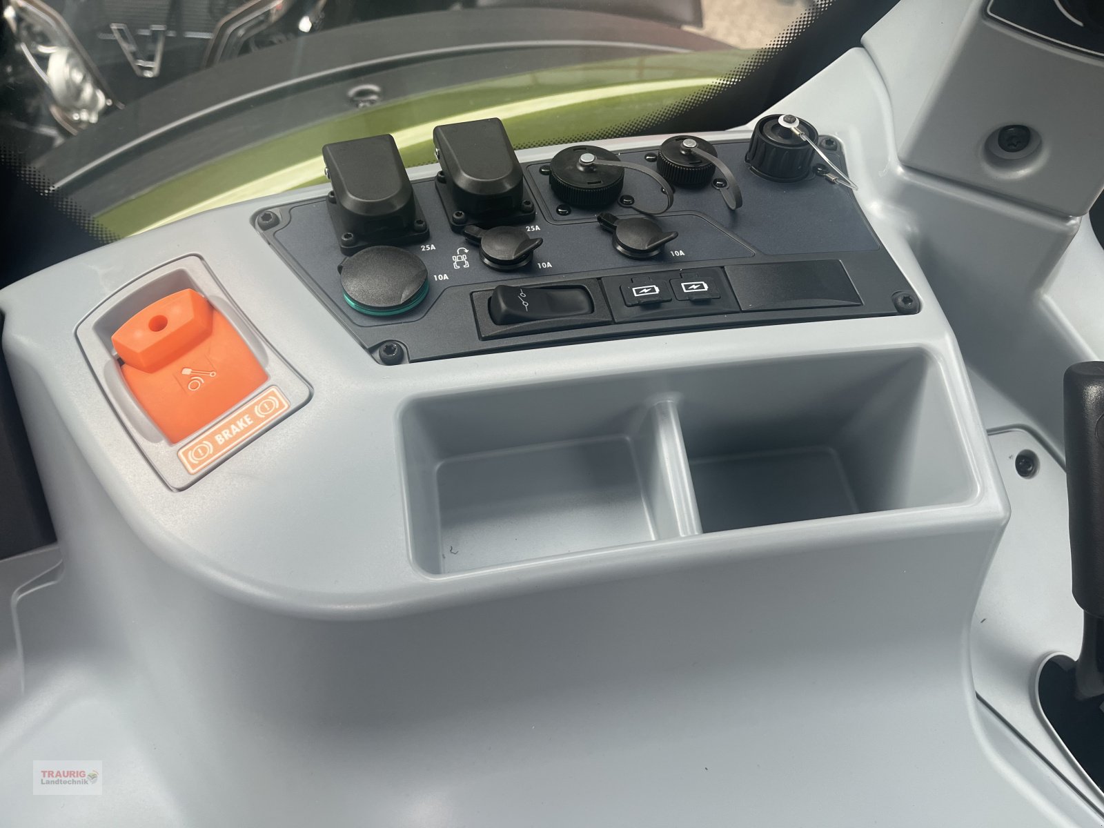 Traktor του τύπου Valtra N 175 D Forst, Neumaschine σε Mainburg/Wambach (Φωτογραφία 10)