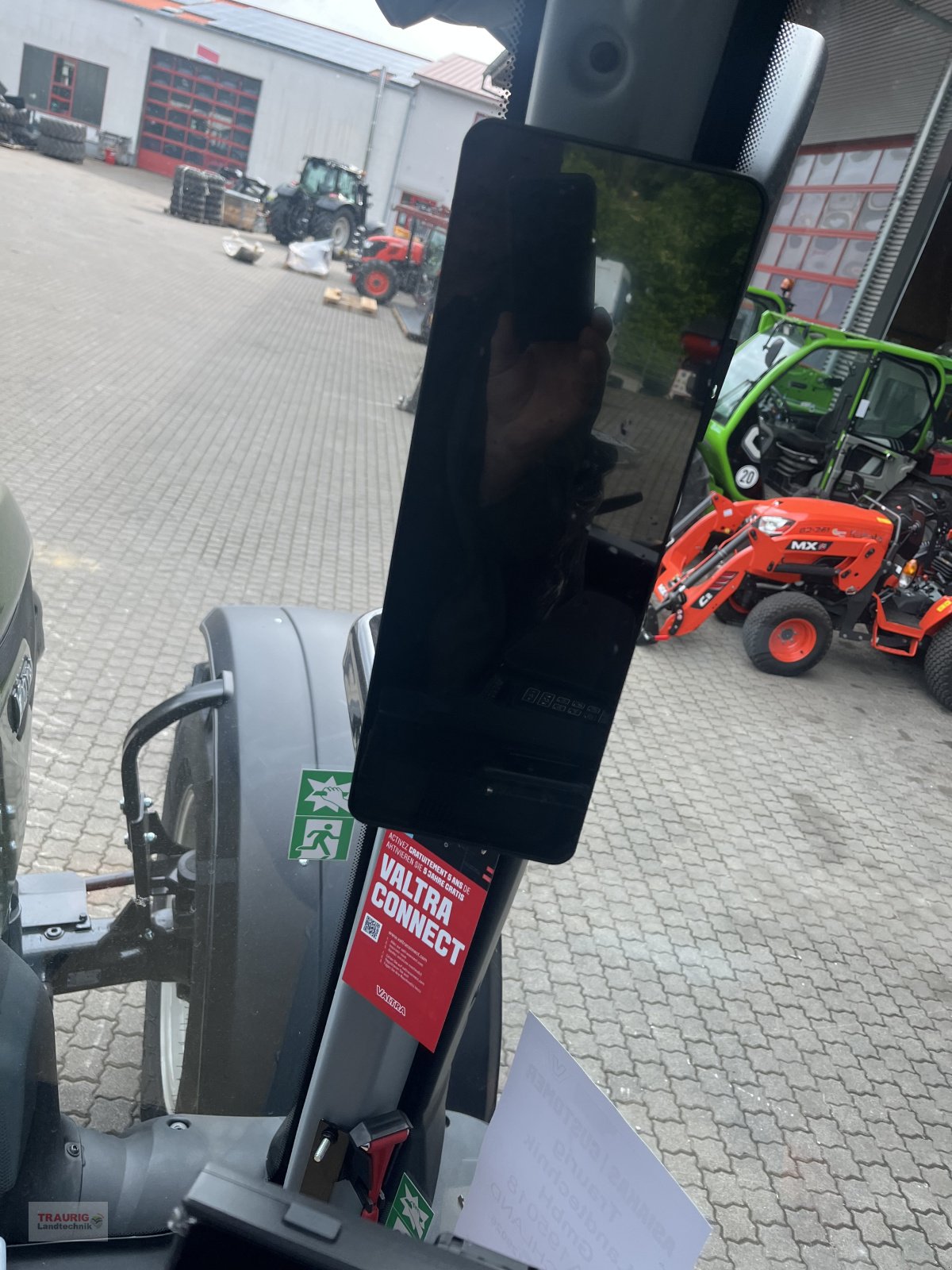 Traktor του τύπου Valtra N 175 D Forst, Neumaschine σε Mainburg/Wambach (Φωτογραφία 14)